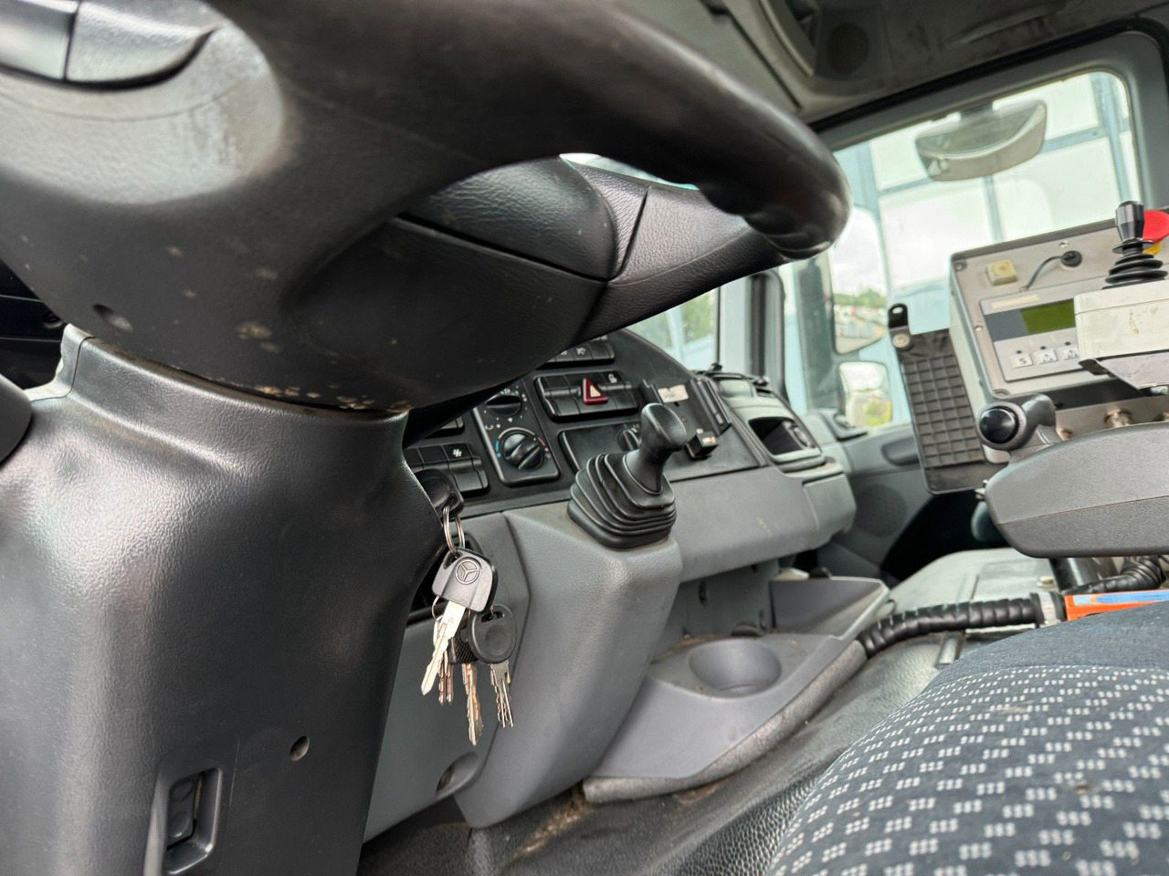 Cab chassis truck Mercedes-Benz Actros 2532 6x2 MP 3 Fahrgestell Mercedes-Benz Actros 2532 6x2 MP 3 Fahrgestell: picture 13