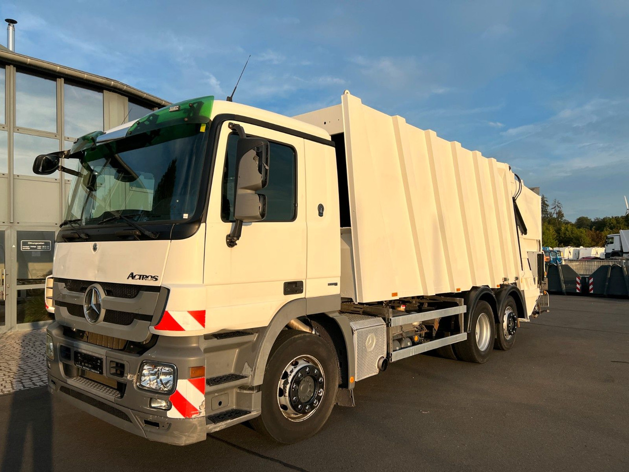 Mercedes-Benz Actros 2532 6x2 MP3 Faun Power Press 524 - Garbage truck: picture 1 Mercedes-Benz Actros 2532 6x2 MP3 Faun Power Press 524 - Garbage truck: picture 1