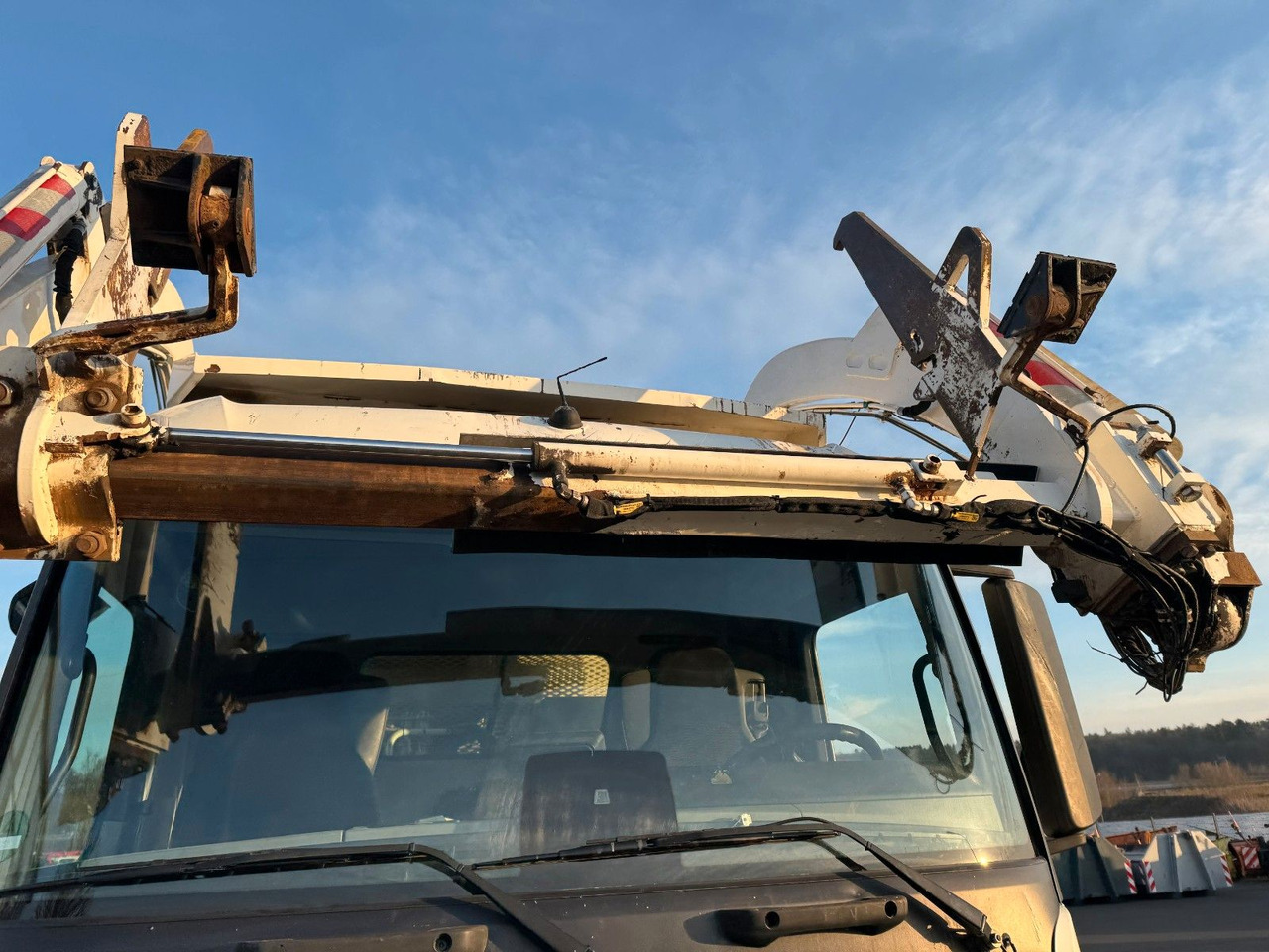 Mercedes-Benz Antos 2533 6x2 Heil Frontlader Waage Funk Mercedes-Benz Antos 2533 6x2 Heil Frontlader Waage Funk - Tipper: picture 4 Mercedes-Benz Antos 2533 6x2 Heil Frontlader Waage Funk Mercedes-Benz Antos 2533 6x2 Heil Frontlader Waage Funk - Tipper: picture 4