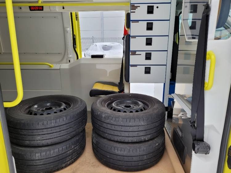 FORD TRANSIT 2,0TDI AMBULANCE KLIMA 4.2018 EURO 6, 3 UNITS - Ambulance: picture 5 FORD TRANSIT 2,0TDI AMBULANCE KLIMA 4.2018 EURO 6, 3 UNITS - Ambulance: picture 5