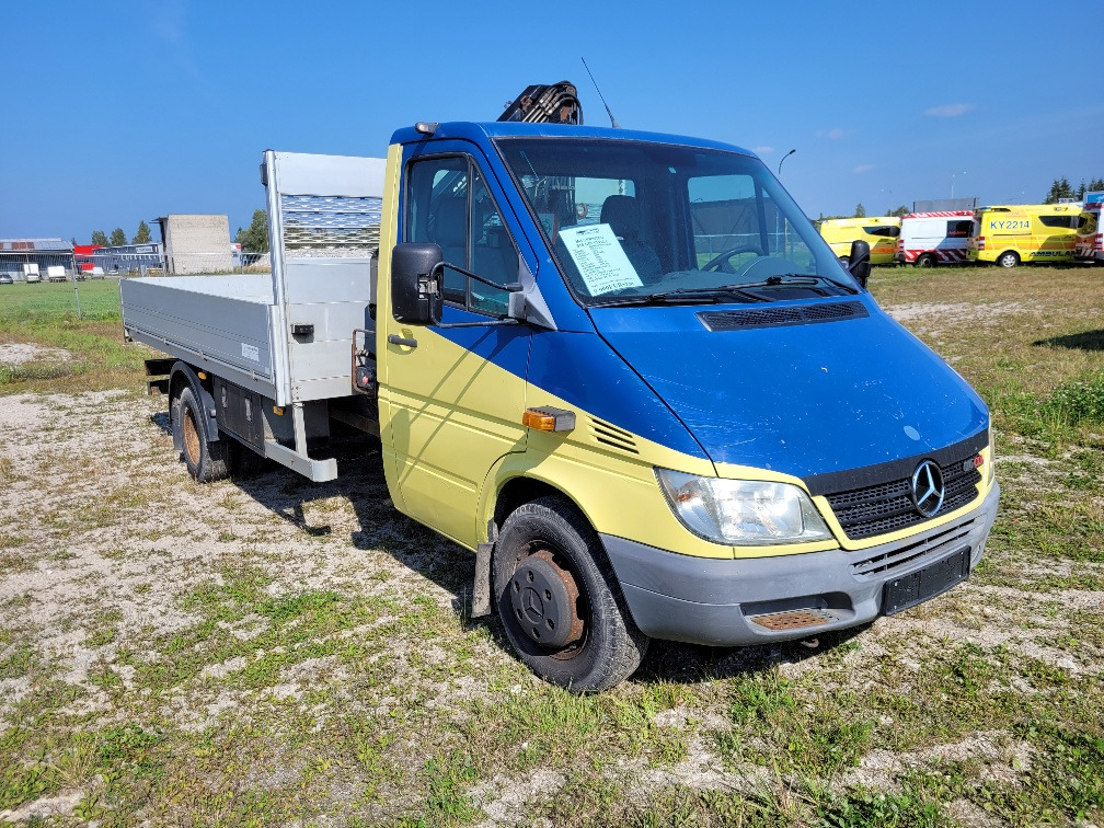 MERCEDES – BENZ SPRINTER 616CDI HIAB 027-2 Crane 10.2004 - Flatbed van: picture 1 MERCEDES – BENZ SPRINTER 616CDI HIAB 027-2 Crane 10.2004 - Flatbed van: picture 1