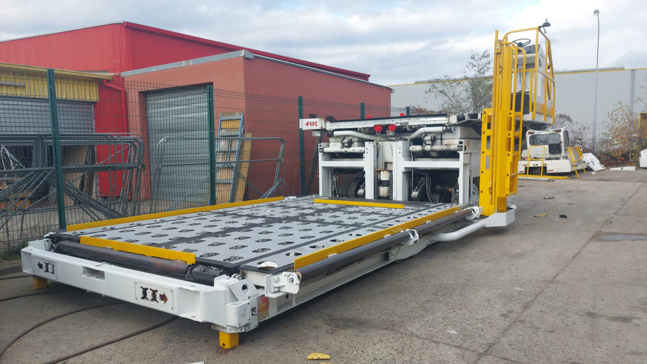 FMC loader Commander 15 Universal Main Deck - Aircraft cargo loader: picture 3 FMC loader Commander 15 Universal Main Deck - Aircraft cargo loader: picture 3