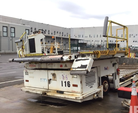 FMC loader Commander 15 Universal Main Deck - Aircraft cargo loader: picture 1 FMC loader Commander 15 Universal Main Deck - Aircraft cargo loader: picture 1