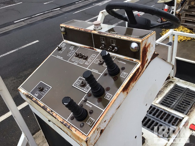 FMC loader Commander 15 Universal Main Deck - Aircraft cargo loader: picture 2 FMC loader Commander 15 Universal Main Deck - Aircraft cargo loader: picture 2