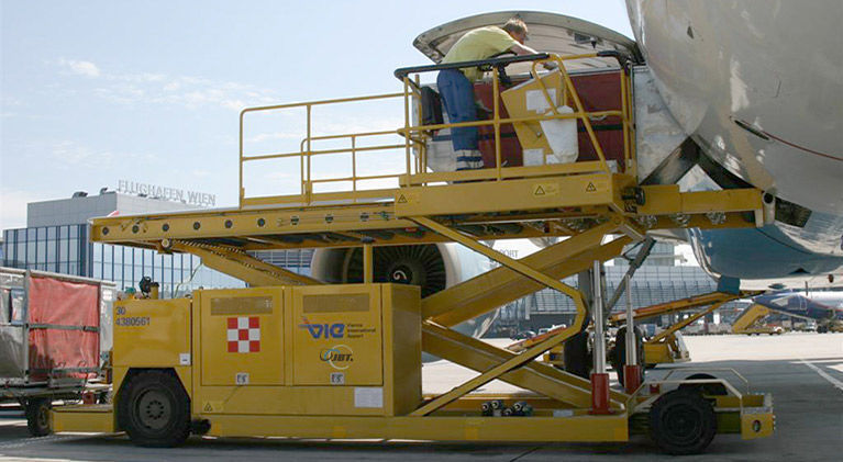 JBT Transport CLT8 - Aircraft cargo loader: picture 1 JBT Transport CLT8 - Aircraft cargo loader: picture 1