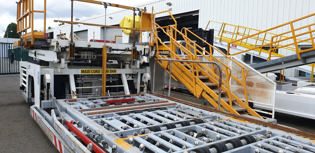 Lower Deck Loader 7 tons Air Marrel LAM7000 - Aircraft cargo loader: picture 3 Lower Deck Loader 7 tons Air Marrel LAM7000 - Aircraft cargo loader: picture 3