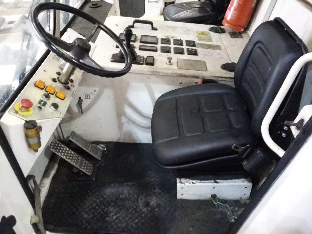 Pushback Tractor TLD TMX400-30 - Pushback tractor: picture 4 Pushback Tractor TLD TMX400-30 - Pushback tractor: picture 4