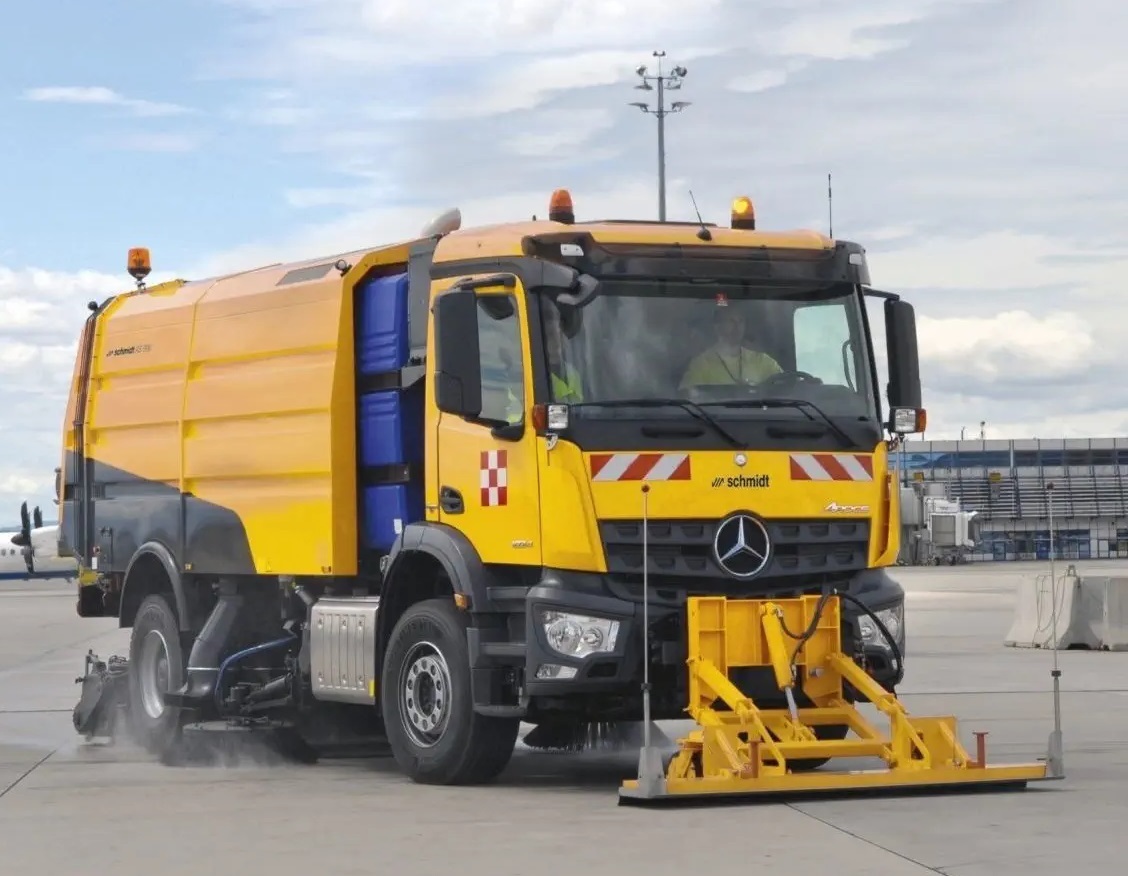 Runway Sweeper Schmidt AS990 - Road sweeper: picture 5 Runway Sweeper Schmidt AS990 - Road sweeper: picture 5
