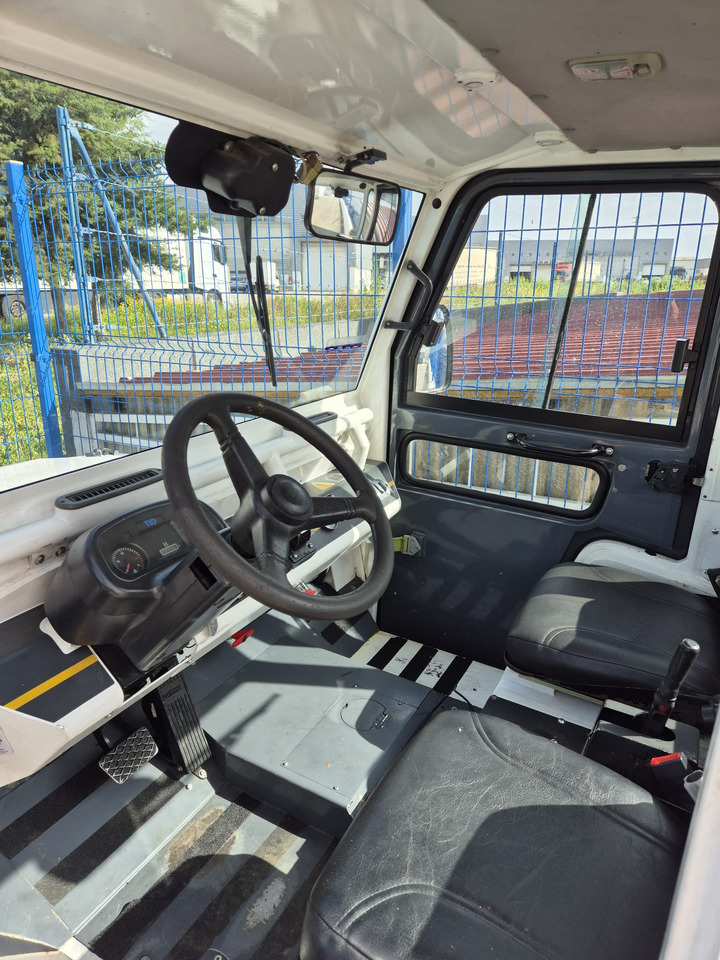 TLD JST30 - Baggage tractor: picture 4 TLD JST30 - Baggage tractor: picture 4