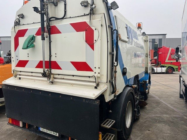 DAF 65 FA65.180 CF - Road sweeper: picture 2 DAF 65 FA65.180 CF - Road sweeper: picture 2