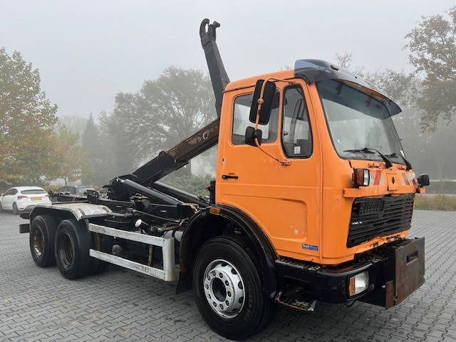 Mercedes-Benz 2124 2219 6x4 - Hook lift truck: picture 1 Mercedes-Benz 2124 2219 6x4 - Hook lift truck: picture 1