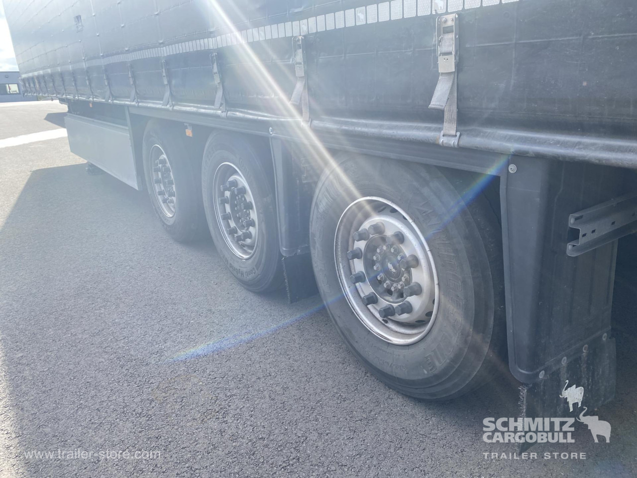 SCHMITZ Curtainsider Standard - Curtainsider semi-trailer: picture 4 SCHMITZ Curtainsider Standard - Curtainsider semi-trailer: picture 4