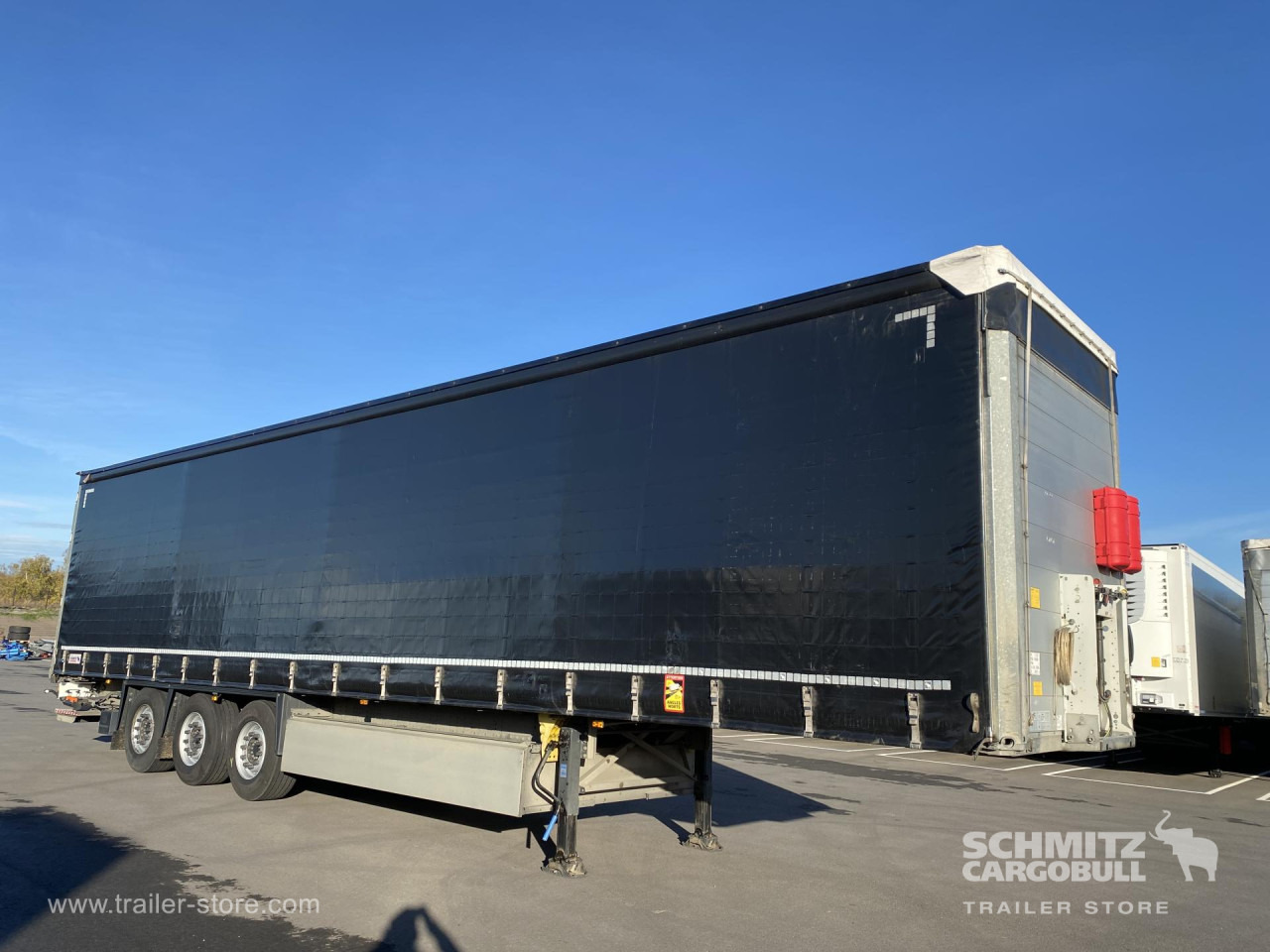 SCHMITZ Curtainsider Standard Taillift - Curtainsider semi-trailer: picture 1 SCHMITZ Curtainsider Standard Taillift - Curtainsider semi-trailer: picture 1