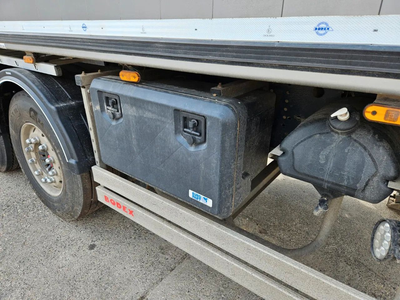 Tipper semi-trailer Bodex KIS3B: picture 10