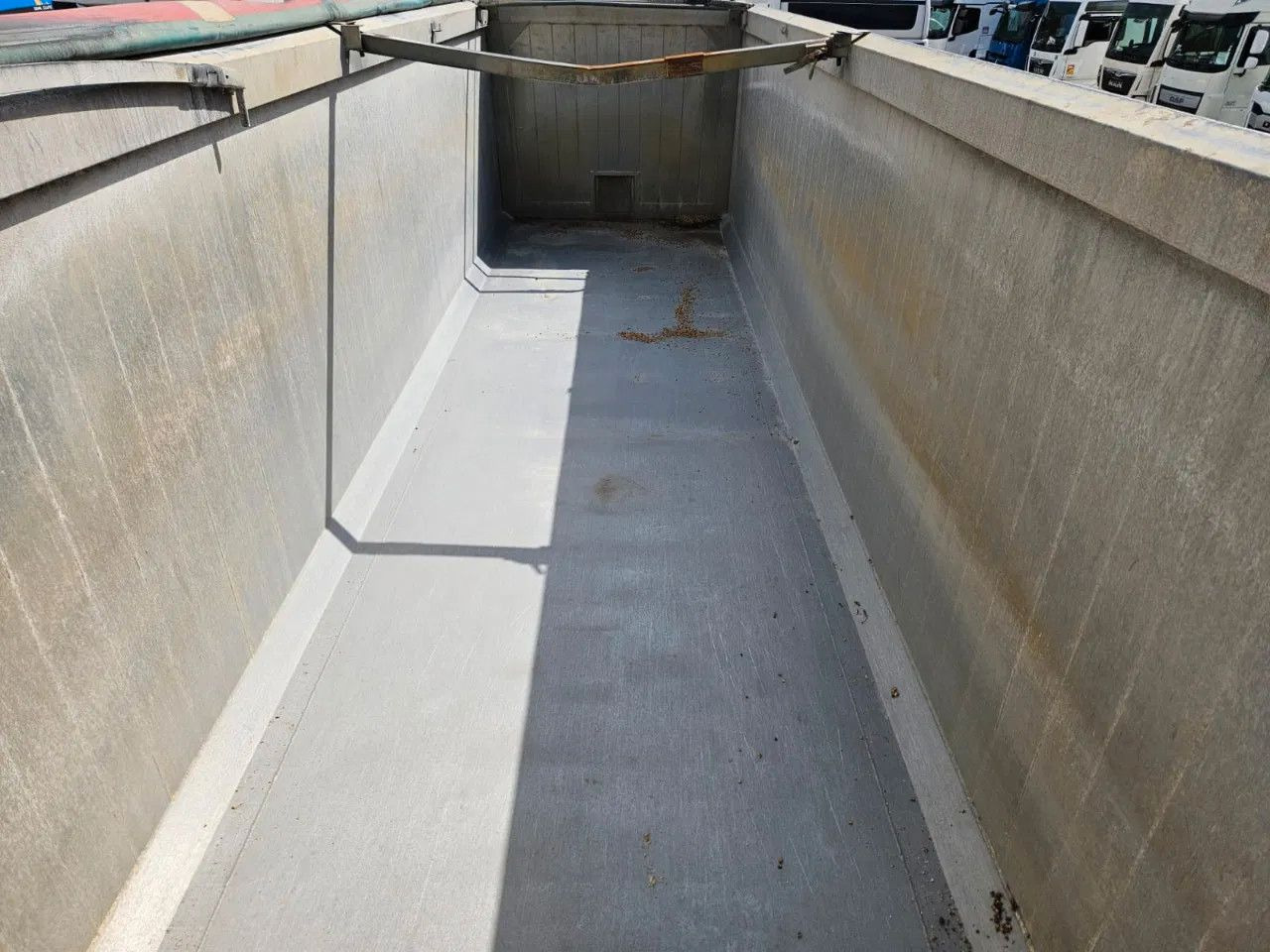 Tipper semi-trailer Bodex KIS3B: picture 7