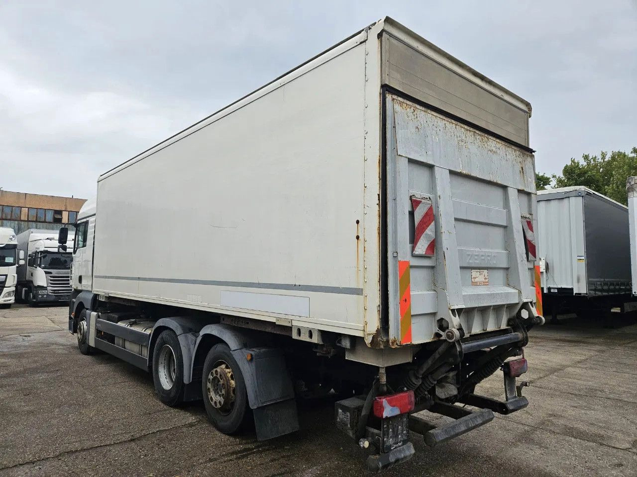 MAN TGA 26.400 BDF Tail Lift Euro5, New Smart2 Tacho - Container transporter/ Swap body truck: picture 4 MAN TGA 26.400 BDF Tail Lift Euro5, New Smart2 Tacho - Container transporter/ Swap body truck: picture 4