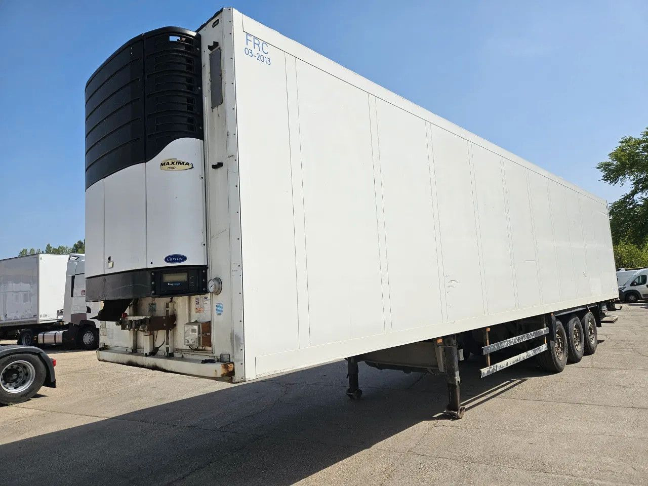 Schmitz Cargobull SKO24 Carrier Maxima 1300 Tail Lift, A axle lift - Refrigerator semi-trailer: picture 1 Schmitz Cargobull SKO24 Carrier Maxima 1300 Tail Lift, A axle lift - Refrigerator semi-trailer: picture 1