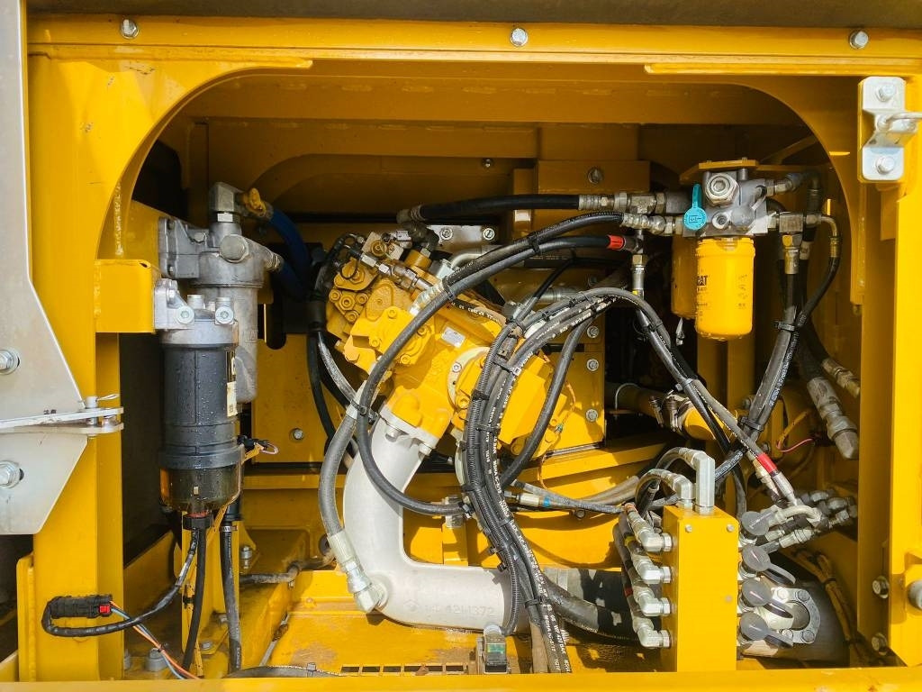 Crawler excavator CAT 330 fln: picture 12