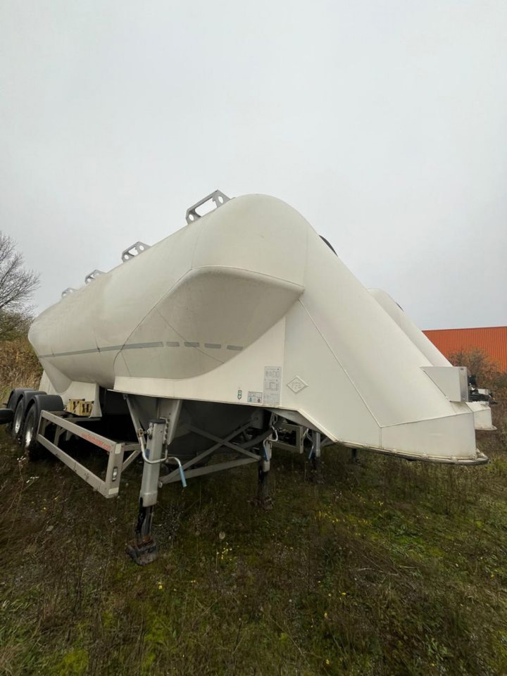 FELDBINDER Silo für Staub und Rieselgüter EUT 40.3 Auflieger Zement 40m³, Lenkachse - Silo semi-trailer: picture 2 FELDBINDER Silo für Staub und Rieselgüter EUT 40.3 Auflieger Zement 40m³, Lenkachse - Silo semi-trailer: picture 2