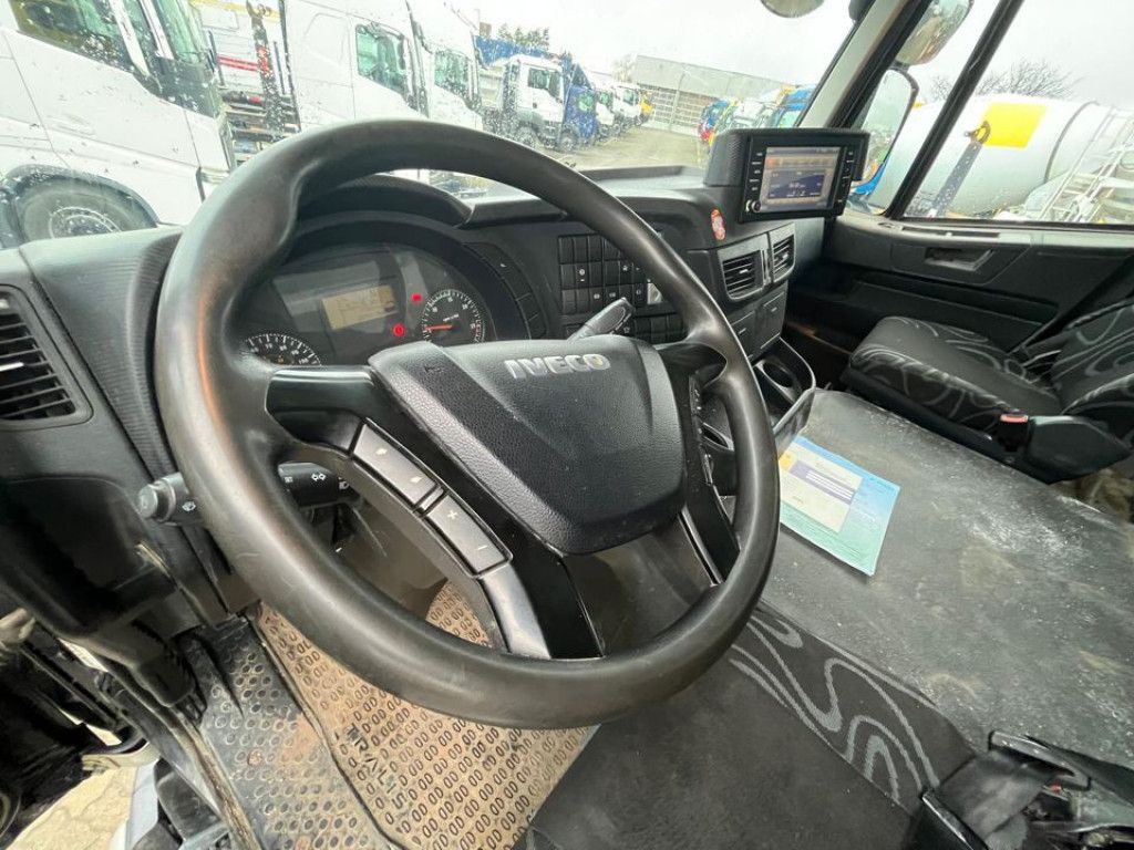 Iveco TRACKER AD450TW 4 Achs Muldenkipper Meiller - Tipper: picture 5 Iveco TRACKER AD450TW 4 Achs Muldenkipper Meiller - Tipper: picture 5