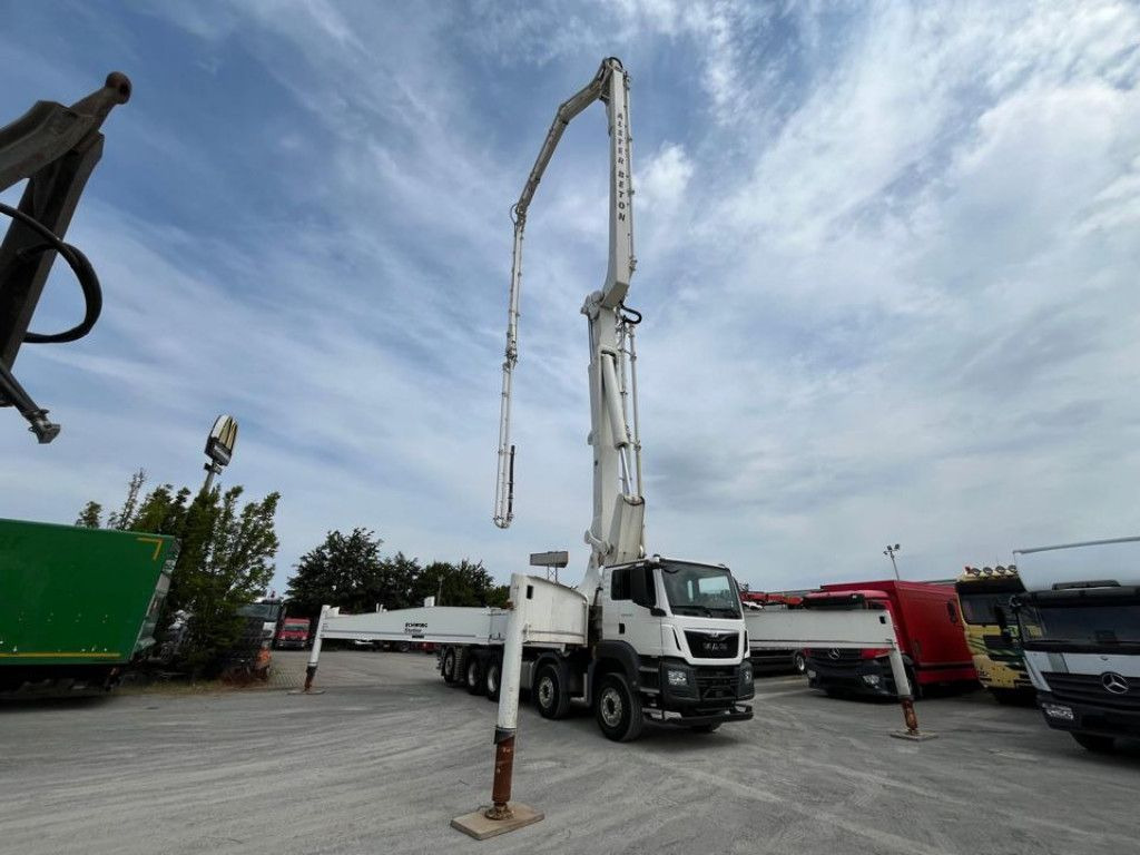 Concrete pump truck MAN TG-S 50.480 10x4-6 BB Betonpumpe Schwing S52SX: picture 1
