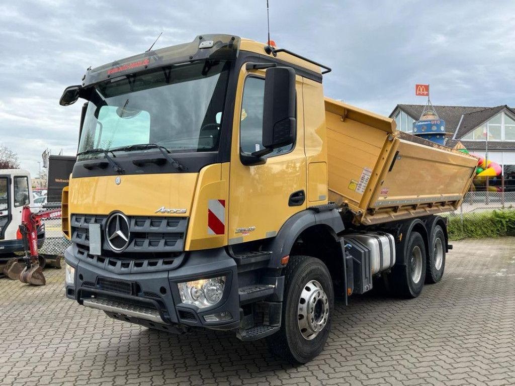 Mercedes-Benz Arocs 2643 K 6x4 3-Achs Kipper Blatt/Blatt, AP A - Tipper: picture 1 Mercedes-Benz Arocs 2643 K 6x4 3-Achs Kipper Blatt/Blatt, AP A - Tipper: picture 1