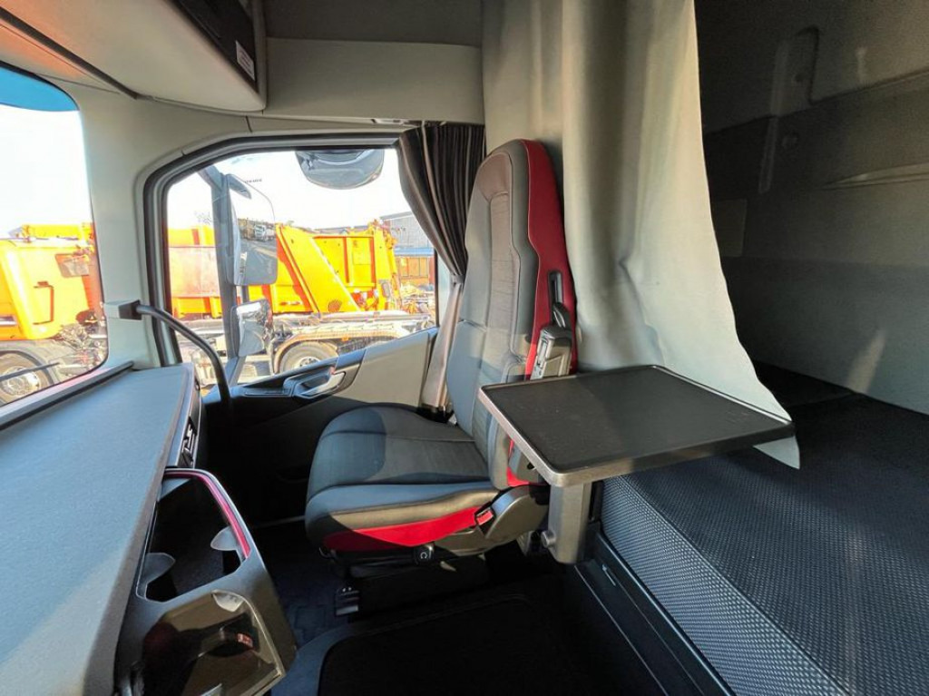 VOLVO (S) Truck FH 500 6x2 Abrollkipper Funkfernbedienung - Hook lift truck: picture 2 VOLVO (S) Truck FH 500 6x2 Abrollkipper Funkfernbedienung - Hook lift truck: picture 2