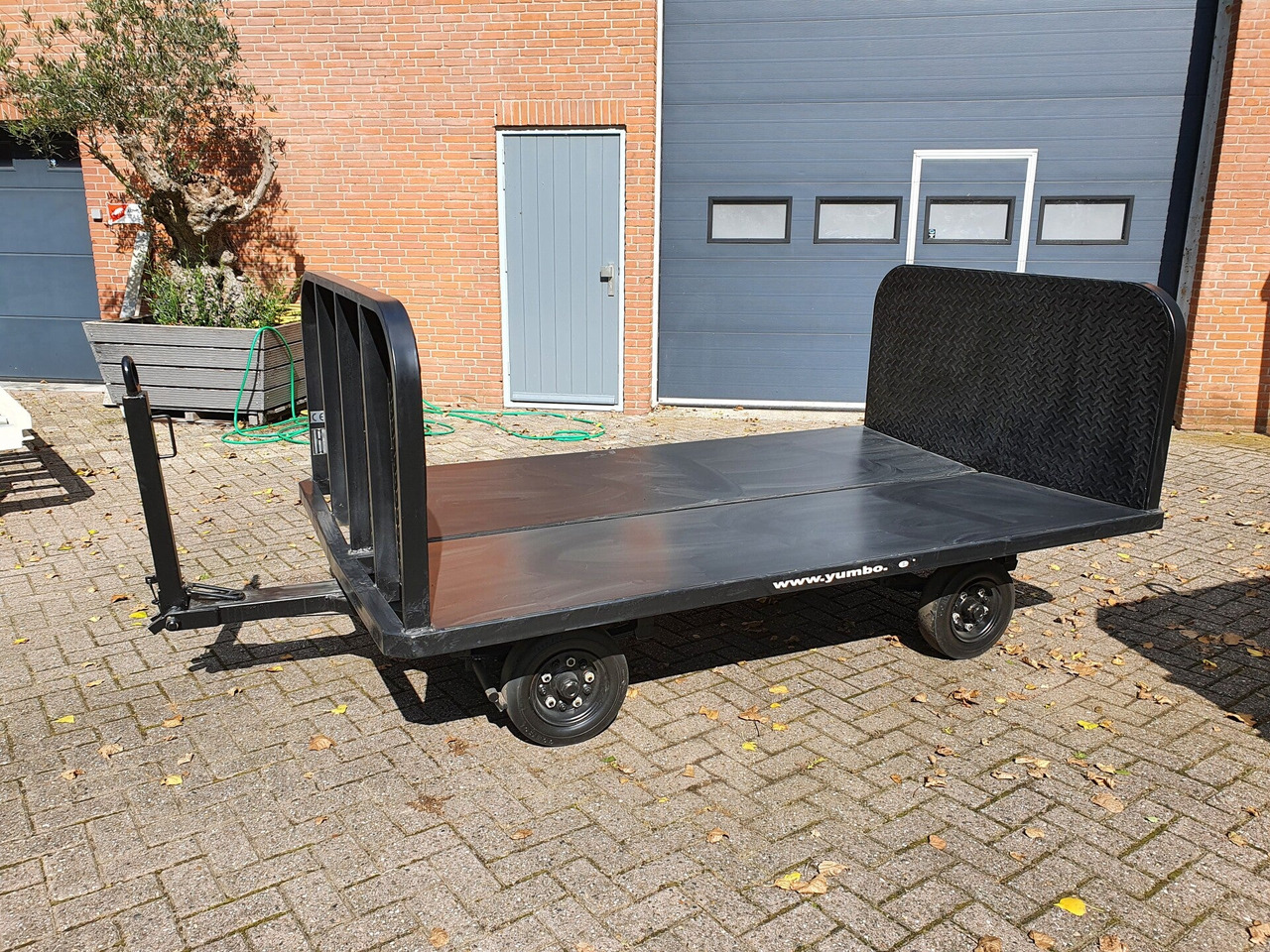Baggage Cart Yumbo - Ground support equipment: picture 1 Baggage Cart Yumbo - Ground support equipment: picture 1