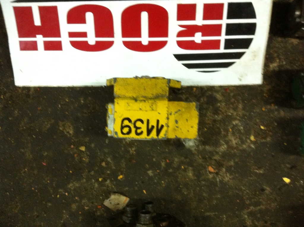 REXROTH 4WH6Y52 470211/4 - 1 SEKCYJNY + KOŚCI - Hydraulic valve for Construction machinery: picture 1 REXROTH 4WH6Y52 470211/4 - 1 SEKCYJNY + KOŚCI - Hydraulic valve for Construction machinery: picture 1