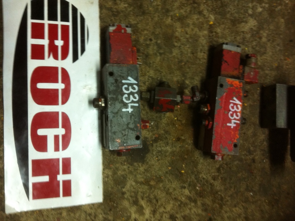 REXROTH MH7WE06 AG10/AG24Z4M01 420902 - 1 SEKCYJNY + GU35-4-S 24VDC 26W - Hydraulic valve for Construction machinery: picture 1 REXROTH MH7WE06 AG10/AG24Z4M01 420902 - 1 SEKCYJNY + GU35-4-S 24VDC 26W - Hydraulic valve for Construction machinery: picture 1