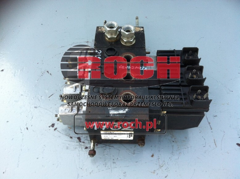 SAUER DANFOSS PVG32 11017977 110179774107B122641 157F247 157F72472106G138980 - 4 SEKCYJNY + CEWKI 24VDC 157B4128 - Hydraulic valve for Construction machinery: picture 1 SAUER DANFOSS PVG32 11017977 110179774107B122641 157F247 157F72472106G138980 - 4 SEKCYJNY + CEWKI 24VDC 157B4128 - Hydraulic valve for Construction machinery: picture 1