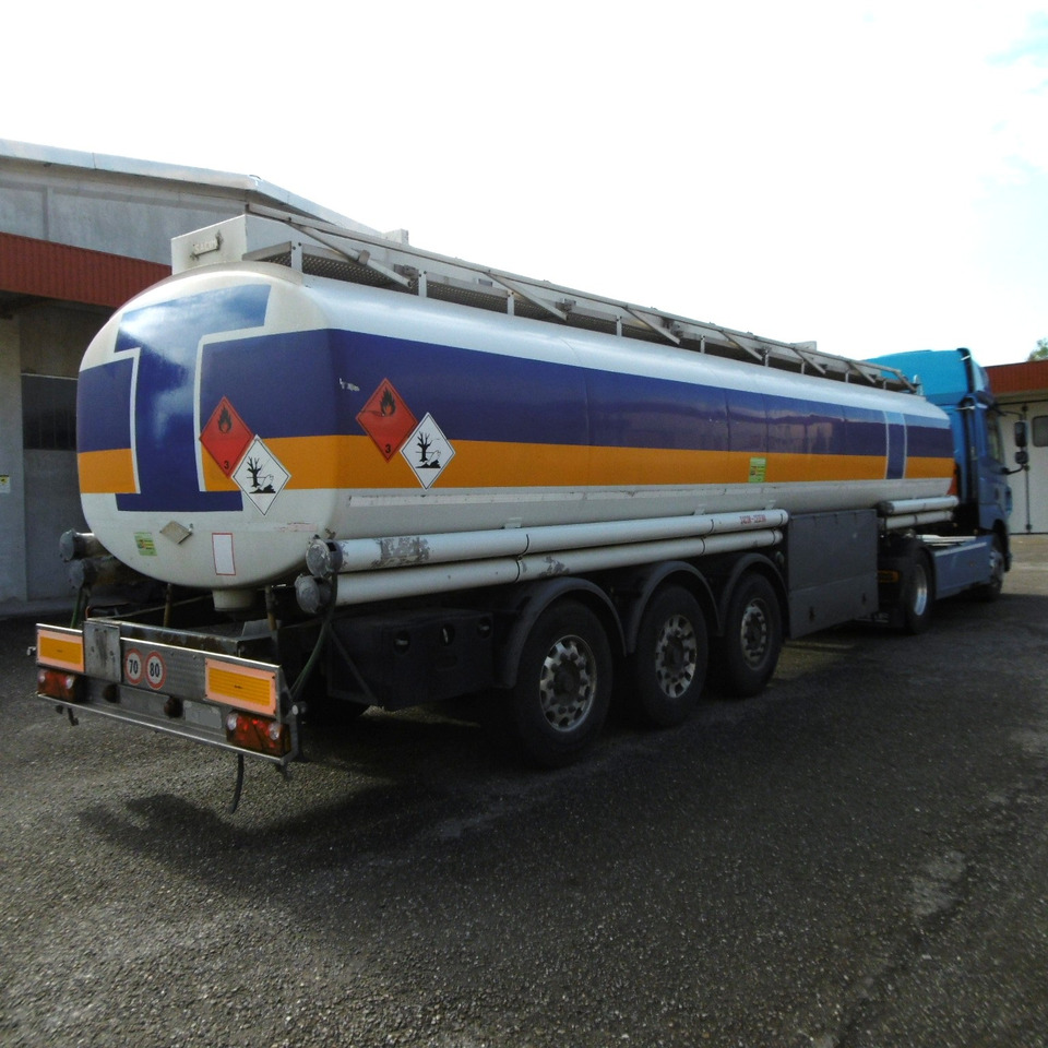 SACIM 8 Compartments Fuel tank - Tank semi-trailer: picture 2 SACIM 8 Compartments Fuel tank - Tank semi-trailer: picture 2