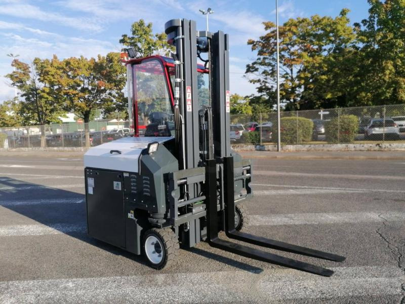 Amlift AGILIFT 3000E - 4-way reach truck: picture 1 Amlift AGILIFT 3000E - 4-way reach truck: picture 1