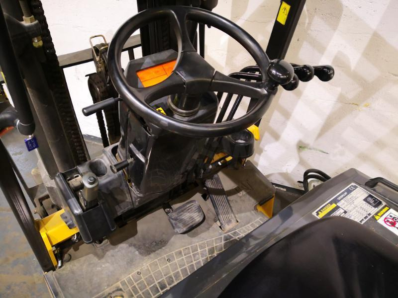 Electric forklift Caterpillar EC25N: picture 6