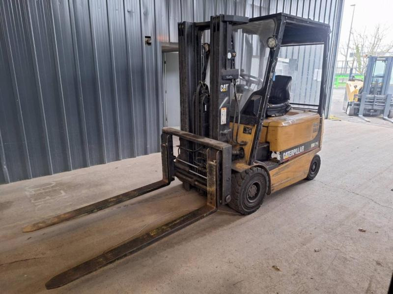 Caterpillar EP25K - Electric forklift: picture 1 Caterpillar EP25K - Electric forklift: picture 1
