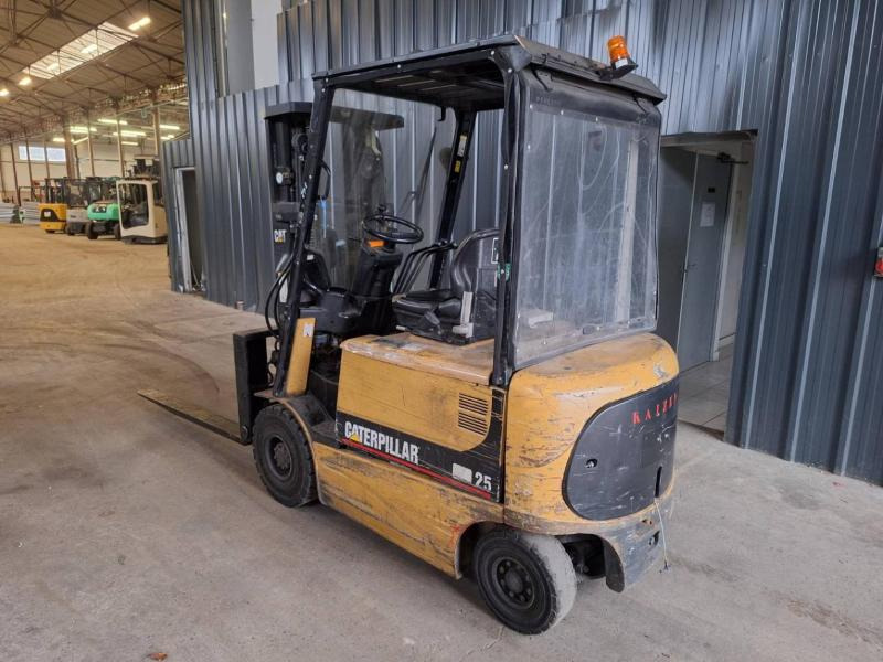 Caterpillar EP25K - Electric forklift: picture 2 Caterpillar EP25K - Electric forklift: picture 2