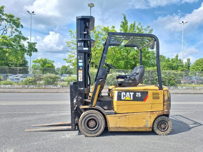 Caterpillar EP25KP - Electric forklift: picture 2 Caterpillar EP25KP - Electric forklift: picture 2