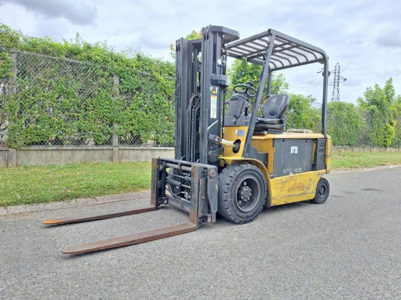 Caterpillar EP30K - Electric forklift: picture 1 Caterpillar EP30K - Electric forklift: picture 1