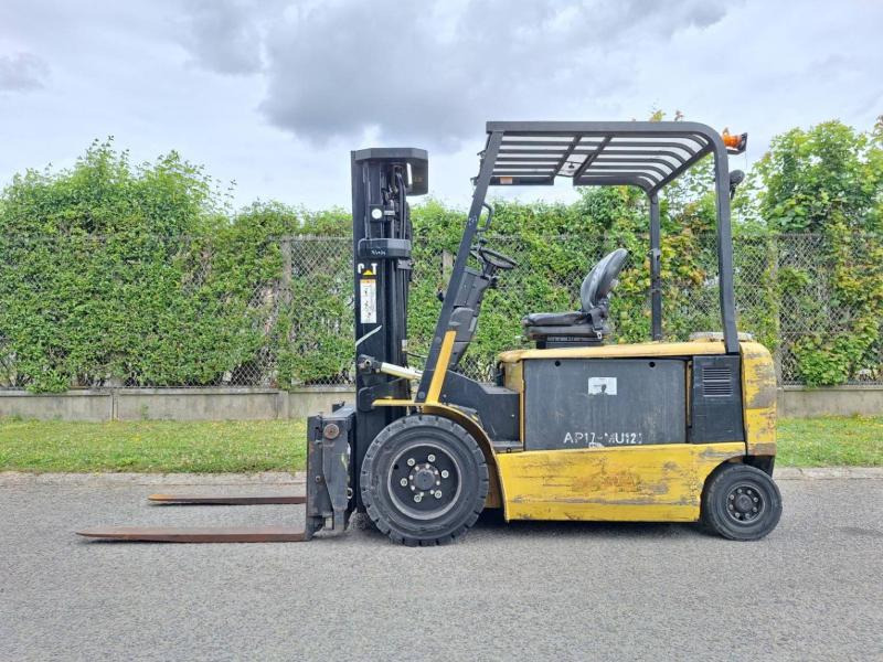 Caterpillar EP30K - Electric forklift: picture 3 Caterpillar EP30K - Electric forklift: picture 3