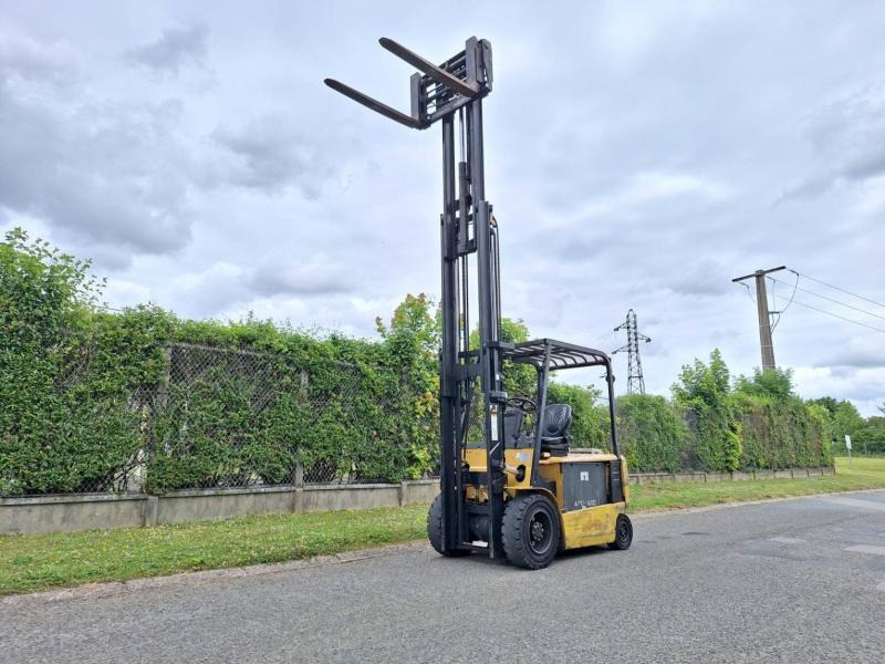 Caterpillar EP30K - Electric forklift: picture 5 Caterpillar EP30K - Electric forklift: picture 5