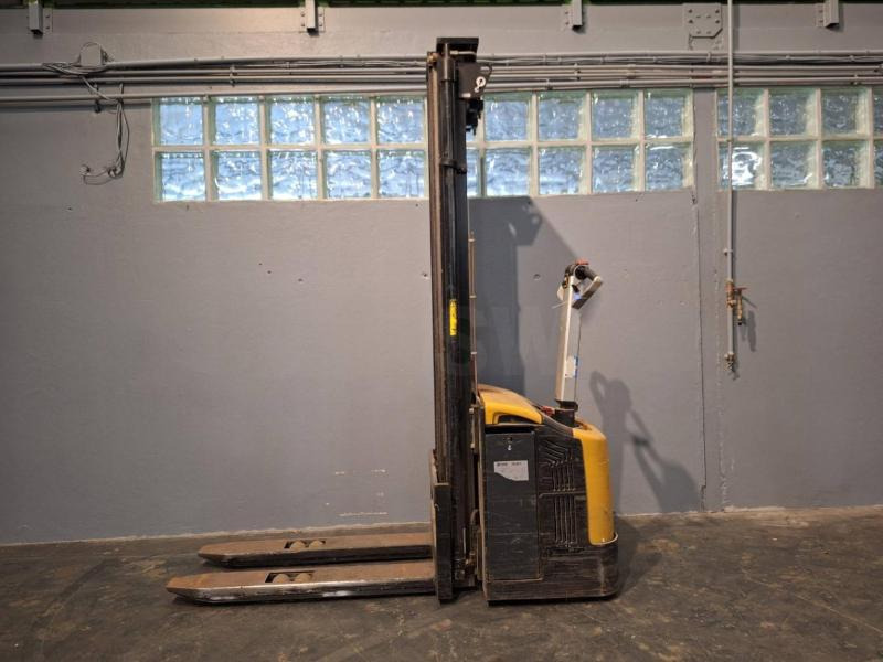 Caterpillar NSP16N - Stacker: picture 4 Caterpillar NSP16N - Stacker: picture 4