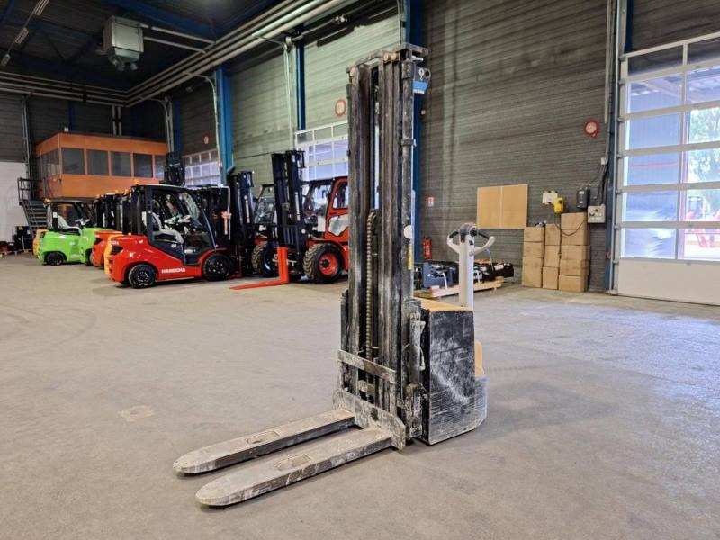 Caterpillar NSP16N2 - Stacker: picture 5 Caterpillar NSP16N2 - Stacker: picture 5
