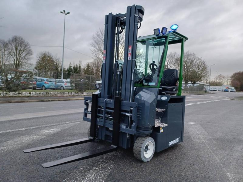 Combilift CBE3000 - 4-way reach truck: picture 1 Combilift CBE3000 - 4-way reach truck: picture 1