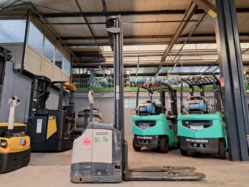 Crown ES4000-1.6 - Stacker: picture 3 Crown ES4000-1.6 - Stacker: picture 3