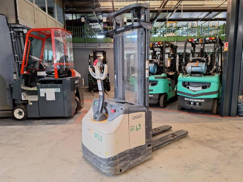 Crown ES4000-1.6 - Stacker: picture 1 Crown ES4000-1.6 - Stacker: picture 1