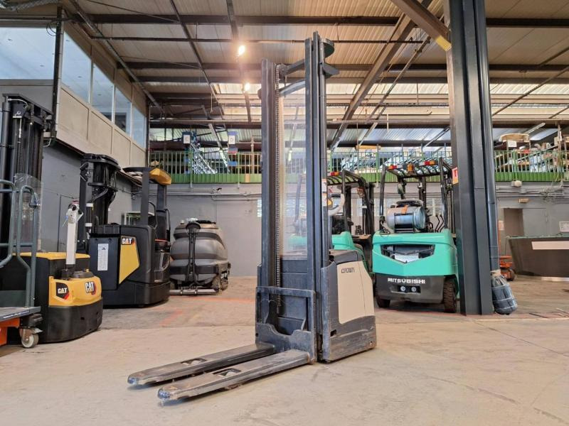 Crown ES4000-1.6 - Stacker: picture 2 Crown ES4000-1.6 - Stacker: picture 2