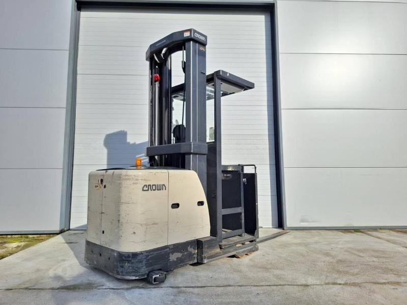 Crown SP3522-1.0 - Order picker: picture 4 Crown SP3522-1.0 - Order picker: picture 4