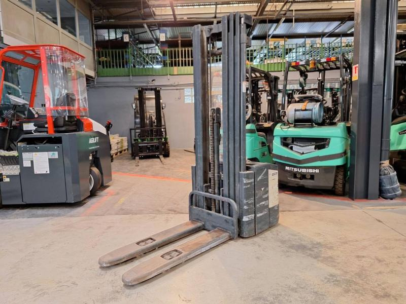 Crown WE2300-16 - Stacker: picture 2 Crown WE2300-16 - Stacker: picture 2