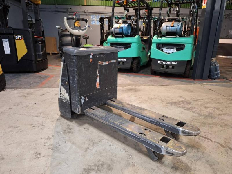 Pallet truck Crown WP3020-2.0: picture 7