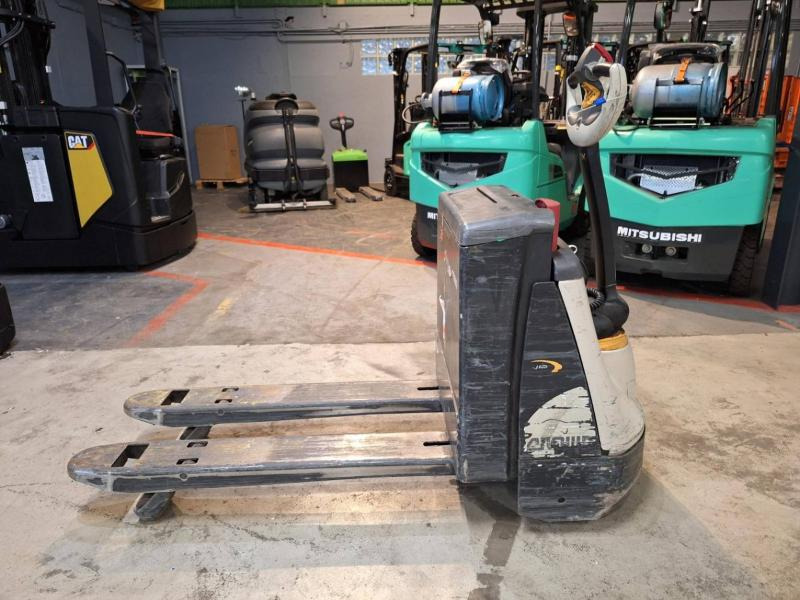 Pallet truck Crown WP3020-2.0: picture 10